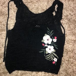 CROCHET FLORAL EMBROIDERED BLACK HOLLISTER HALTER